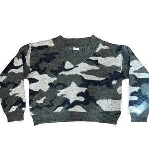 Green Camo Debut Long Sleeve V-Neck Fuzzy Cropped Sweater Size Large